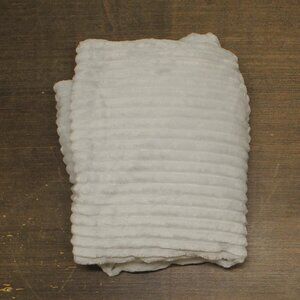 Nestl Cut Plush Lightweight Super Soft Luxury Bed Throw Light Gray 50" x 60"